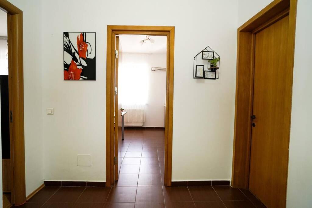 Sky Modern 1 Bedroom Apt W Free Parking Bucureşti Ngoại thất bức ảnh