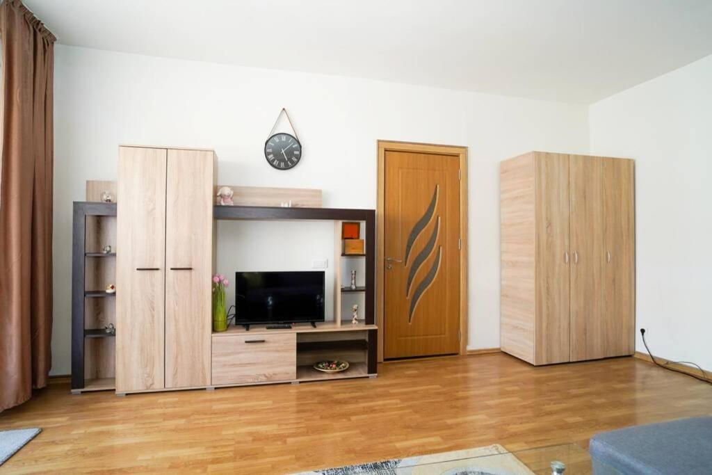 Sky Modern 1 Bedroom Apt W Free Parking Bucureşti Ngoại thất bức ảnh