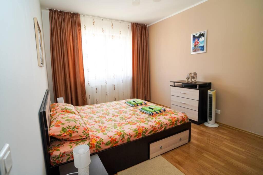 Sky Modern 1 Bedroom Apt W Free Parking Bucureşti Ngoại thất bức ảnh
