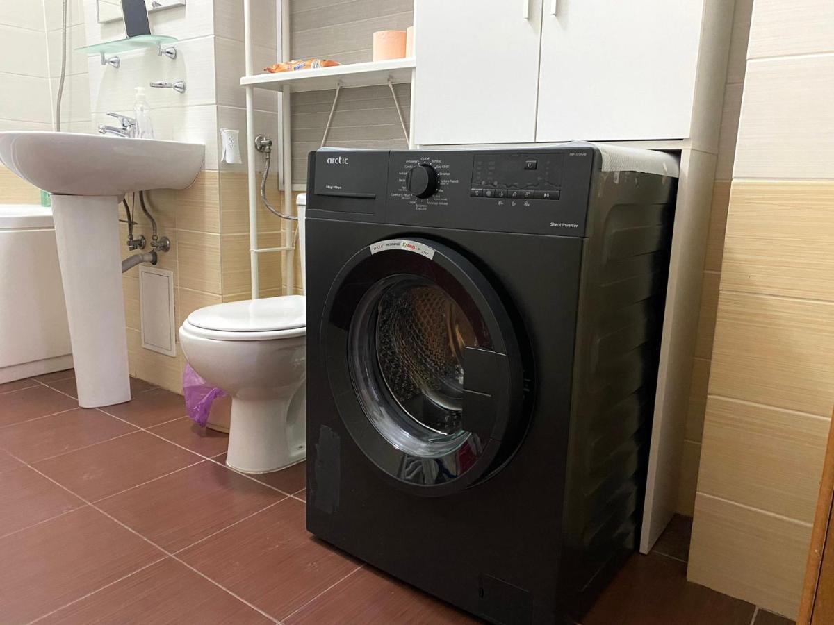 Sky Modern 1 Bedroom Apt W Free Parking Bucureşti Ngoại thất bức ảnh