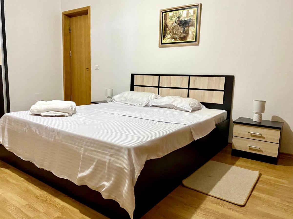 Sky Modern 1 Bedroom Apt W Free Parking Bucureşti Ngoại thất bức ảnh